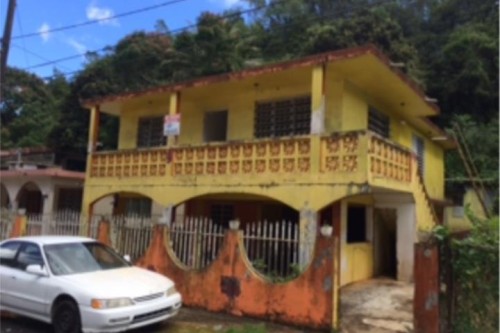 BO CORTES CALLE SAN JUAN en Manat  Puerto Rico Casa en 