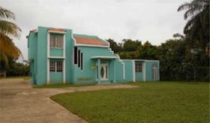 SOLAR GRANDE CASA COMODA Y PISINA, en Quebradillas Puerto Rico Casa en Barrio-Cacao de 3 Cuartos y 2 Baños