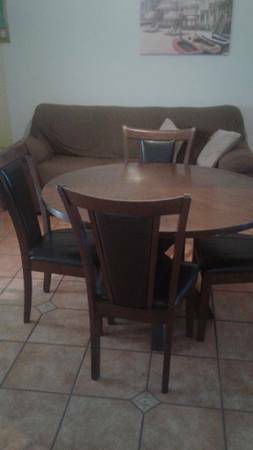 Heavy Solid Wood Round Table with 4 Chairs